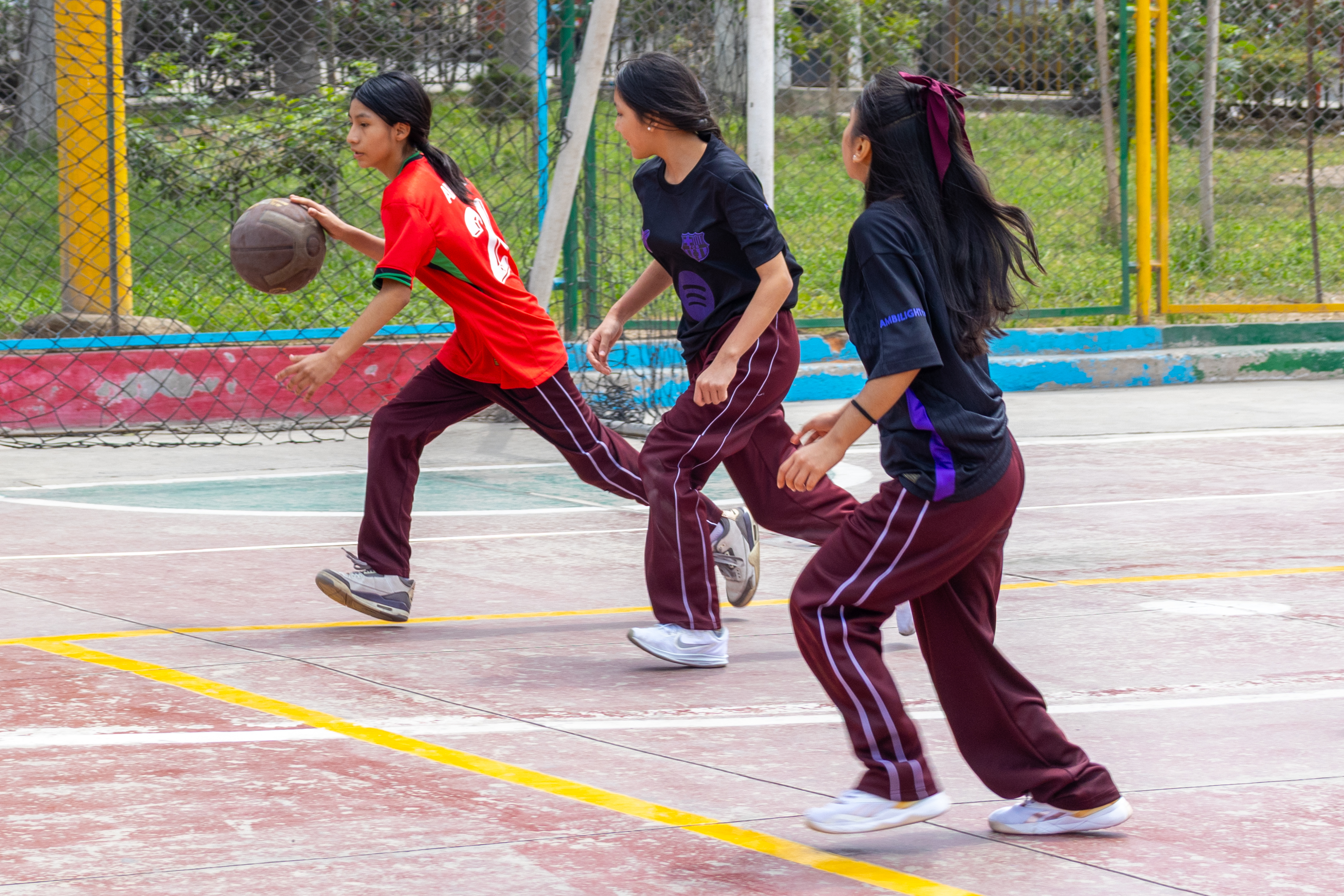 Niños jugando en el colegio Jack Goldfarb